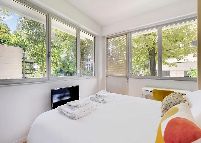 Quiet - Victor Hugo Dauphine - Mobility Lease