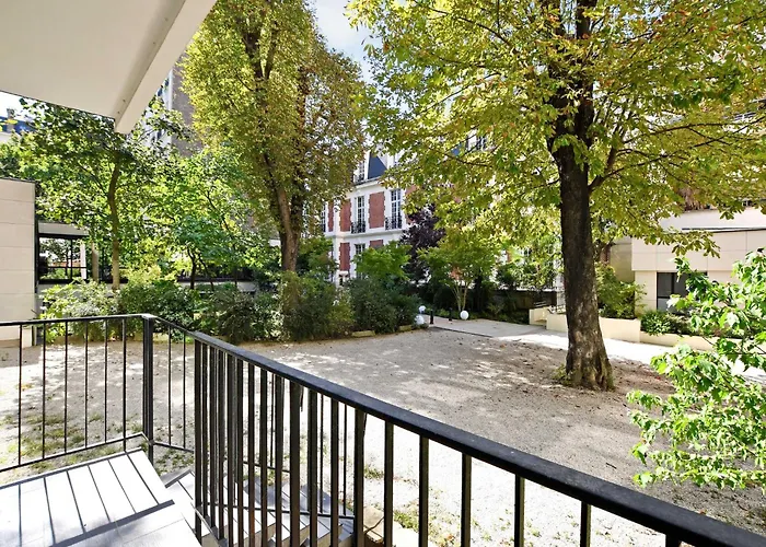 Quiet - Victor Hugo Dauphine - Mobility Lease *